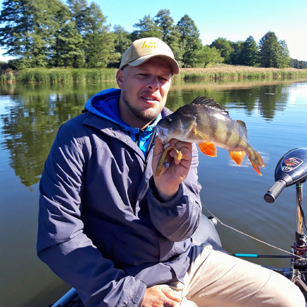 FISH MAGNET PUMBAA Double Color Soft Scented Fishing Lure